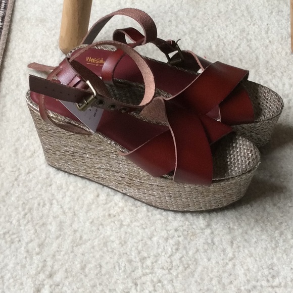 Mossimo Burgundy Platform 70’s Sandals 8 - Picture 3 of 5